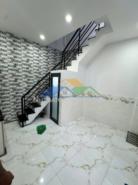 Căn góc 3 tầng gần mt phạm thế hiển p6q8. giá 2,68 tỷ tl
