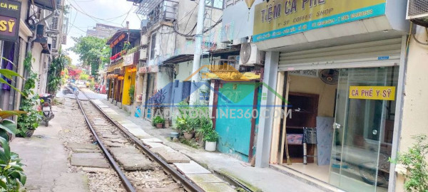 Cho thuê nhà 2 tầng, wc khép kín tại số 4 ngõ 29c, phố nguyễn thái học, phường cửa nam, quận hoàn kiếm, hà nội. cạnh đường tàu
