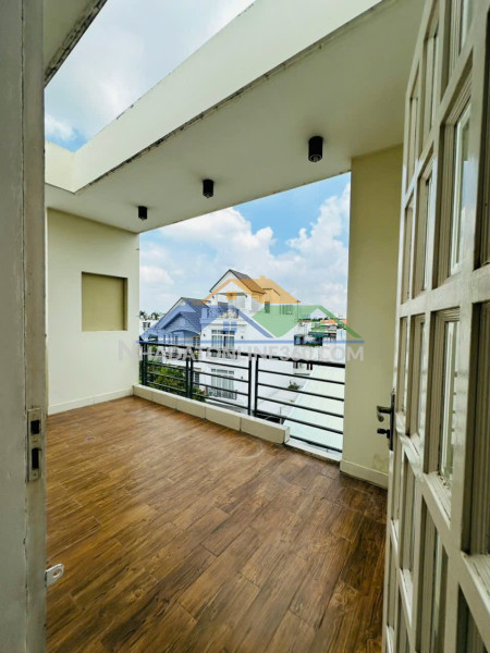 Nhà mới váo ở ngay, hoàn công đầy đủ, hỗ trợ ngân hàng, bưng ông thoàn-phú huux-phước long b-tp.thủ đức. phân khúc giá 6-10 tỷ.
