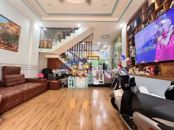 Bán nhà 2 tầng dĩ an,shr đường xe hơi, cách chợ vài chục mét,giá rẻ Bán nhà 2 tầng dĩ an,shr đường xe hơi, cách chợ vài chục mét,giá rẻ
