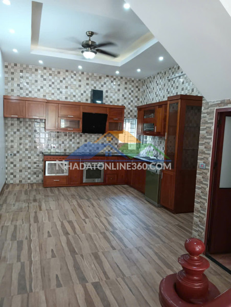 Bán gấp mặt ngõ 48m giá 8.9  tỷ ô tô kinh doanh phố trung liệt đống đa.