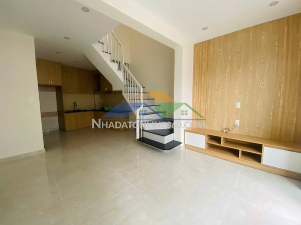 Bán gấp khách sạn kinh doanh mặt tiền bùi thị xuân – trung tâm đà lạt