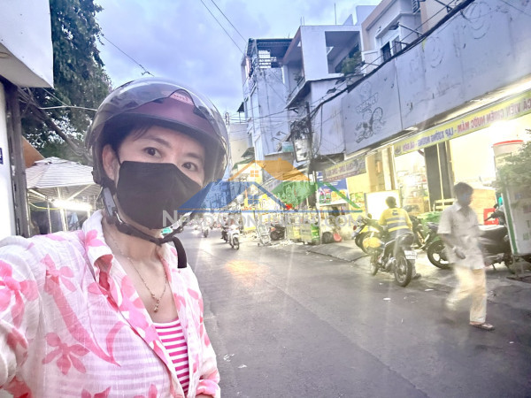 Nhà bán q4 - mặt tiền đường xóm chiếu khu vực kinh doanh sầm uất- qua đoàn văn bơ ra nguyễn tất thành qua q1 chỉ 2 phút.