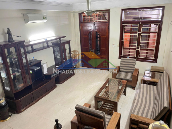 Cho thuê nhà ngõ 147 tân mai, 4 tầng x 33m2, 3 ngủ, full đồ vào ngay