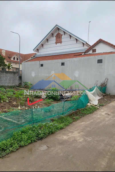 Thanh khoản 4 lô đất phường tùng thiện ô tô vào tận đất thông thoáng vuông vắn nở hậu.