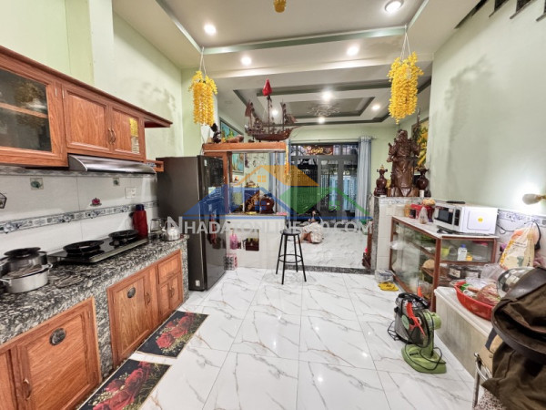 Bán nhà 3 tầng hẻm số 8 linh xuân, thủ đức. 54m2, 4 pn, sh, 4.6 tỷ. lh: 0933125879