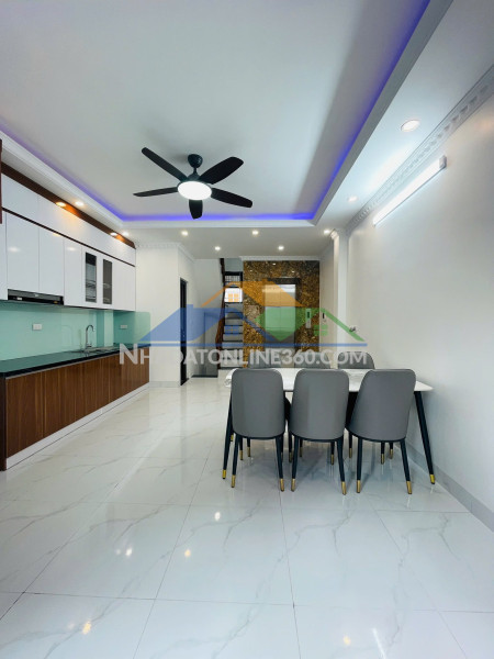 Bán nhà phạm văn đồng 40m xây mới 6 tầng thang máy ngõ thông gần ô tô