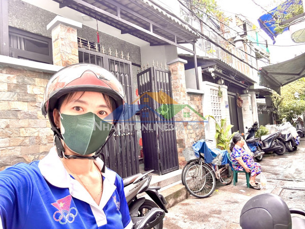 Nhà mt tôn thất thuyết xe hơi đậu cửa-- khu vưc có tiềm năng cao- thông ra nhiều hướng- xóm chiếu , bến vân đồn... Nhà mt tôn thất thuyết xe hơi đậu cửa-- khu vưc có tiềm năng cao- thông ra nhiều hướng- xóm chiếu , bến vân đồn...
