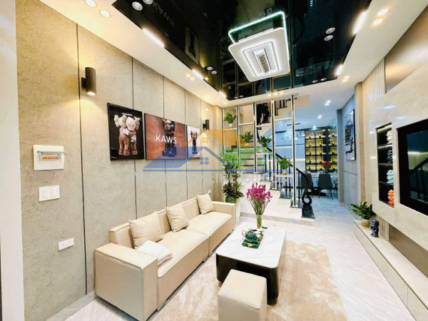 Bán nhà ngõ khâm thiên, đống đa, 32m2 x 4t, 4 ngủ, sđcc, 5.6 tỷ.
