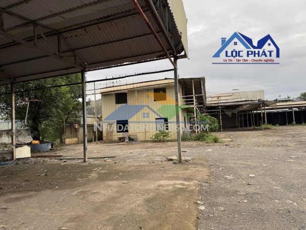 Cho thuê kho xưởng hoặc làm bãi xe 5000m2 chỉ 150 triệu/tháng