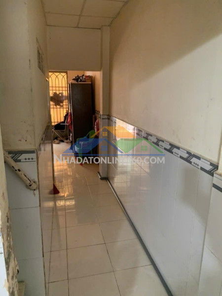 Bán gấp nhà cấp 4 - sổ hồng riêng - 2pn+ sân để xe hơi - giao dịch nhanh chỉ 3,3 tỷ.