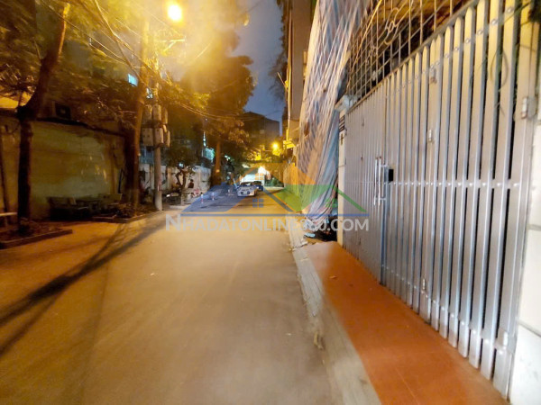 Bán nhà mặt ngõ phố hoàng cầu. thuận tiện kinh doanh