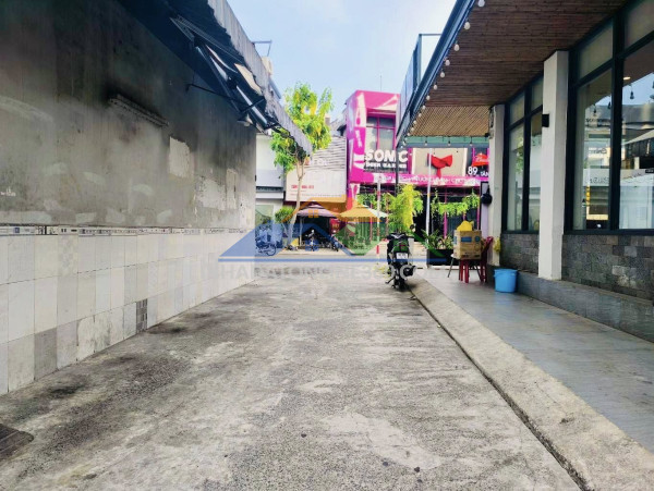 Bán nhà tân sơn nhì – ngang khủng 13m – xh vào  nhà – sổ hoàn công chỉ 11.x tỷ