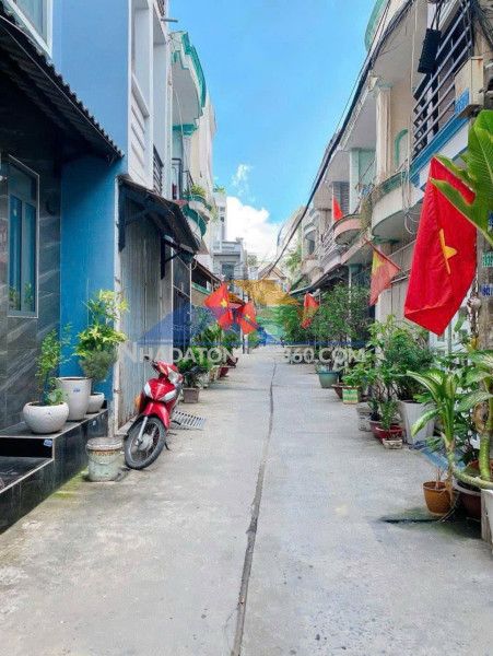 Nhà gần công viên làng hoa hẻm cụt an ninh đường trước nhà 4m