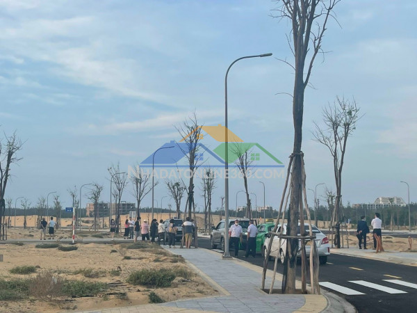 Đất sát cạnh đất đấu giá đối diện trường cđ làn 2 ql21...