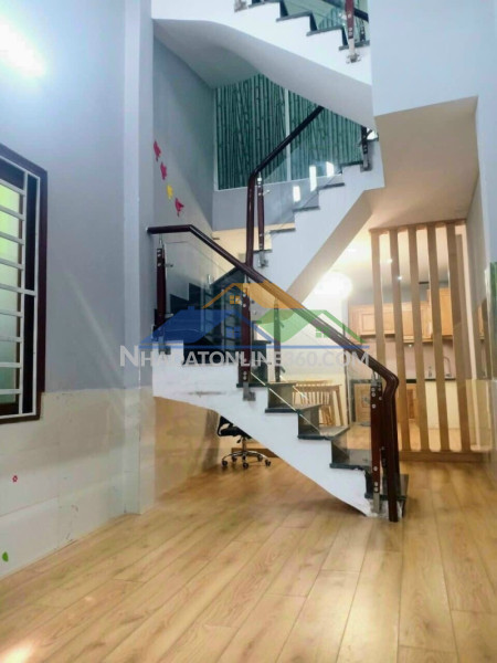 Bán nhà phường thủ đức, đường hồ văn tư, 110m2, 3 tầng, 4pn, sổ hồng, giá 5.7 tỷ. lh: 0933125879