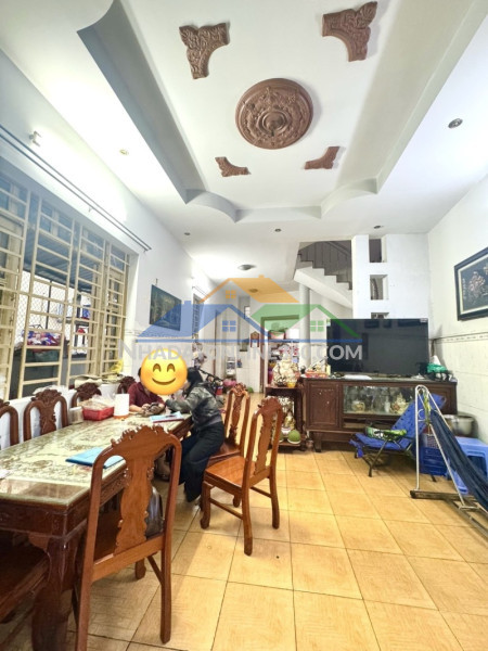 Bán nhà ngõ 11, thủ đức. 54m2, 3 tầng, 3pn, sổ hồng. giá 5.1 tỷ. lh: 0933125879