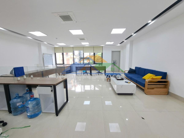 Trung tâm hai bà trưng - mặt phố 2 thoáng - vỉa hè đá bóng - sổ vuông nở hậu.
