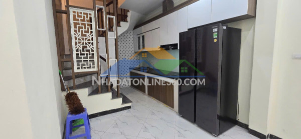 Cho thuê nhà 2 tầng, 90m2, 2pn, hẻm xe hơi đ.trương công định,...