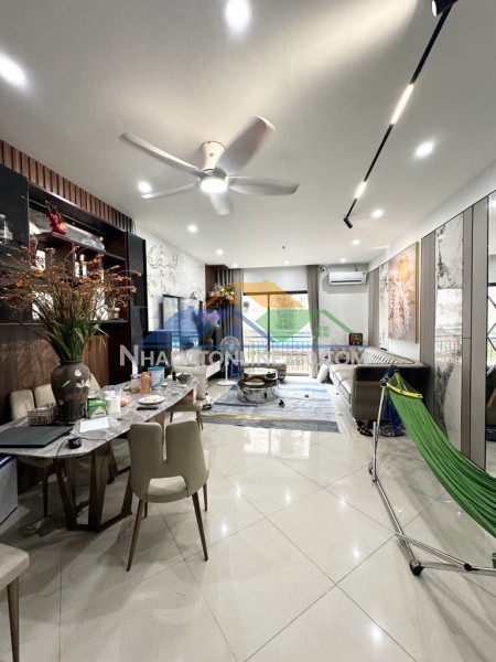 Dương quảng hàm 50m x5 tầng-20 tỷ,ô tô đỗ cửa,20m ra phố,trước mặt thoáng vĩnh viễn