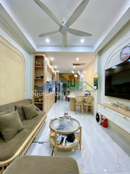 Lạc long quân 35m x5 tầng 11,55 tỷ-15m ô tô tránh,phân lô,thang máy,ngõ thoáng rộng