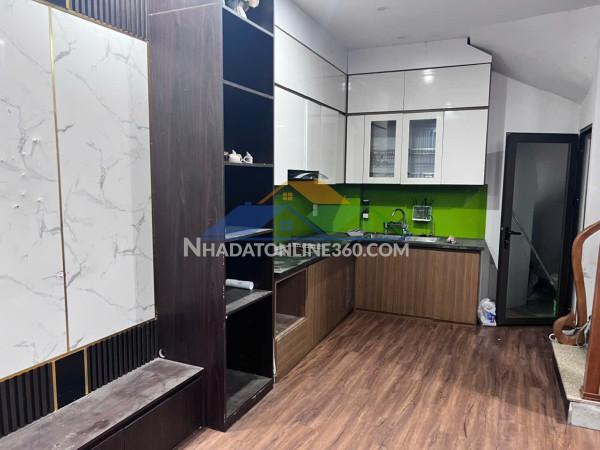 Cho thuê nhà ngõ 268 ngọc hồi, 5 tầng x 30m2, 3pn, 4 wc, full đồ...