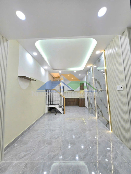Nhà mới 3 tầng đường trần văn thành, p8 q8. giá 3,68 tỷ bớt lộc