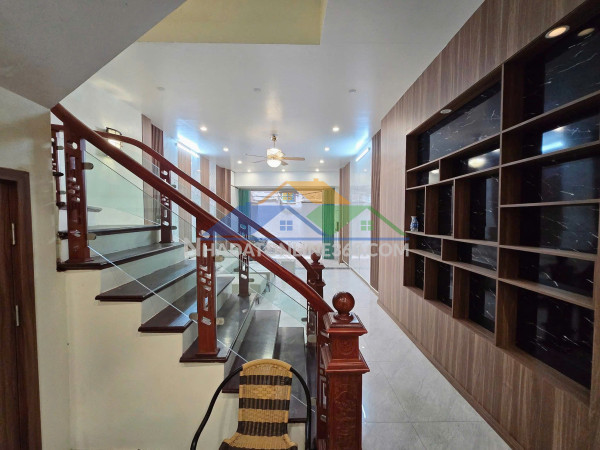 Siêu hiếm!nhà đình quán 35m2x5t, 6.5 tỷ,4ngủ, sát trường, chợ, siêu thị, ở ngay, sát ga metro