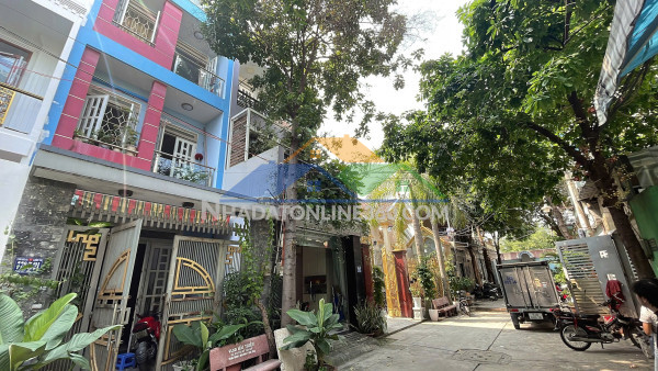 Nhà 3 tầng thích hơp cho ngươi lớn tuổi, hẽm cụp đường 8m ô tô r vào thỏi mái giá bán 6.5 tỷ zalo79-53.53.53o