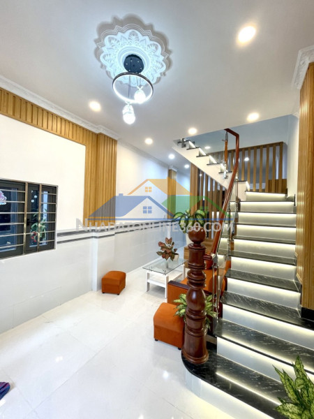 Bán nhà mới dọn ở ngay 2 tâng 2 pn phạm thế hiển sát chợ nhị thiên đường nhỉnh 4 đồng