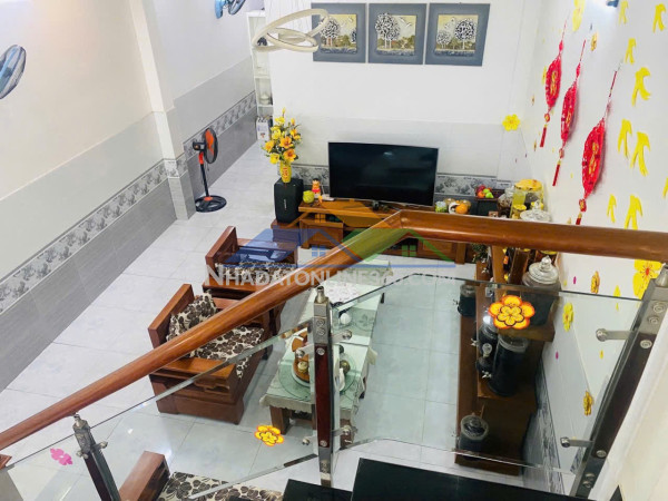 Chính chủ cần bán 2 căn nhà vị trí đắc địa tại thành phố...