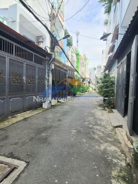 Bán gấp nhà hẻm phạm văn bạch, tân bình,dt4,2 x 15m, 2 tầng, 2pn,2wc.