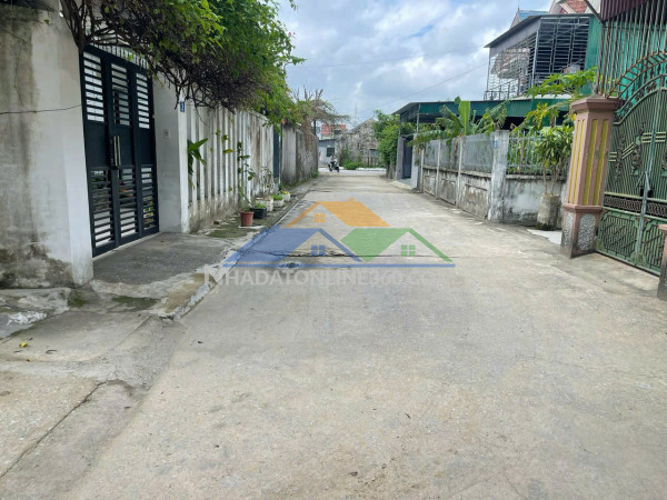 Chính chủ bán đất sẵn sổ nở hậu mặt tiền 6m ôtô tránh tại xóm 18 nghi phú