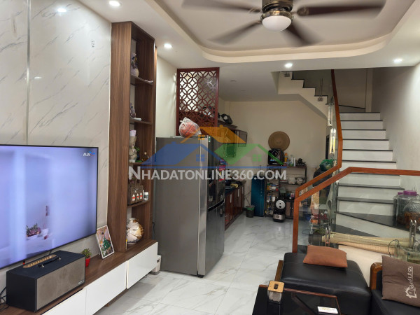 Bán nhà ngõ hoàng minh đạo, long biên, 37m2 x 5 tầng, 3pn, sổ đỏ, giá tốt! lh: 0976766363