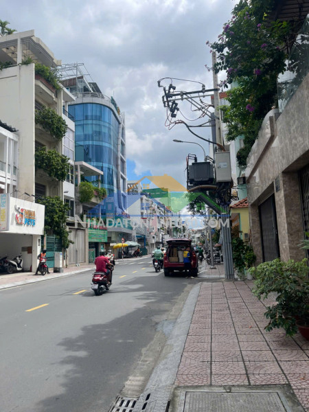 Cho thuê nhà mặt tiền đường huỳnh văn bánh, phú nhuận tiện ở và kinh doanh với 7pn, 8wc và 1 mbkd