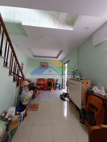 Chính chủ phú lãm hà đông 38m nhỉnh 4 tỷ _ôtô cách nhà 15m _view sân bóng _khu phát triển từng ngày