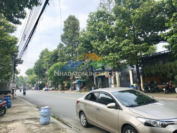 Bán nhà 2 tầng đông hòa,shr đường xe hơi,gần chợ đông...