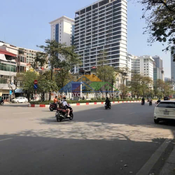 Chỉ 500 triệu/m có ngay nhà mp võng thị 230m 10 tầng thang máy mt...