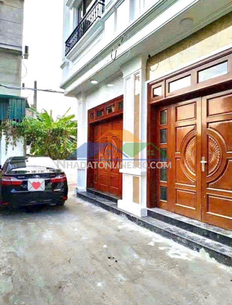 Thạch bàn- ở ngay- 5 tầng- ô tô đỗ cửa - chỉ 5.x tỷ