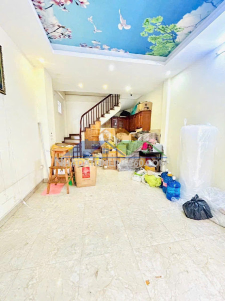 Cho thuê nhà nguyên căn ngõ 9 vĩnh hưng, 35m² x 5 tầng, gồm 3...