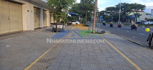 Nhà 3 tầng kiên cố – đất rộng 281m²  ngang 15m– giá chưa tới 100 triệu/m²