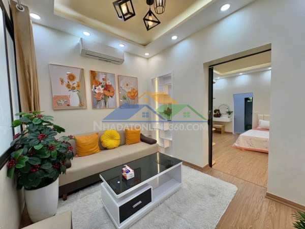 Tập thể chùa láng dt 100m giá 4,5 tỷ,ô tô đỗ chân tòa,lô...