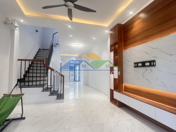 Bán nhà  đường số 11, trường thọ, thủ đức. dt 68 m2, 3 tầng, 3pn, sh, 7.39  tỷ.