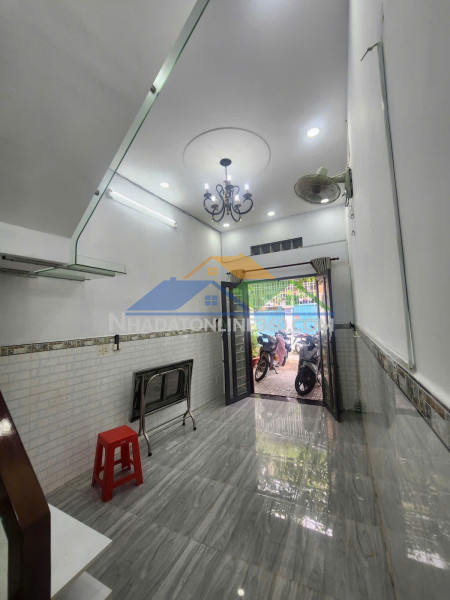 Bán nhà mới đẹp 36m2 2 lầu ngay chợ phạm thế hiển 2pn chỉ nhỉnh 2,1 tỷ ctl