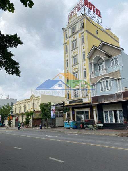 Bán khách sạn ngay big c go dĩ an – bình dương -124m² (6.2m x 20m)...