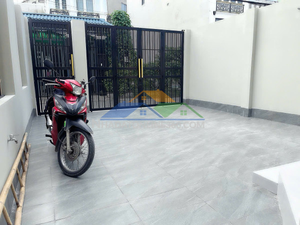 Nhà mặt tiền quận 9-thiết kế hiện đại-3 tầng đầy đủ tiện nghi- an ninh