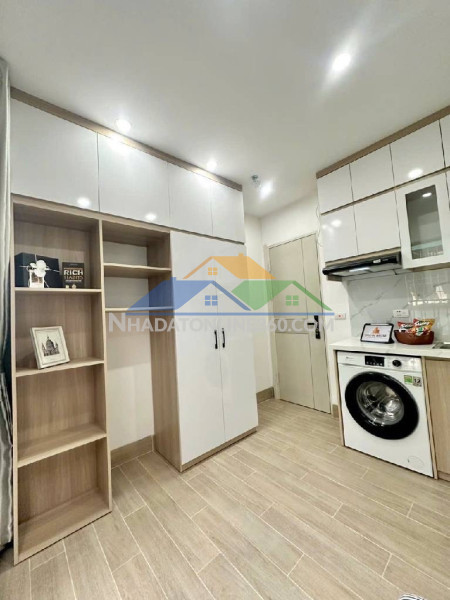 Tòa ccmn hoa bằng dt 40m x6 tầng thang máy 13,8 tỷ-2 thoáng-10 phòng kk,pccc chuẩn