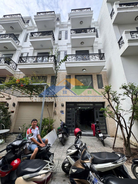 Đường 12m, nhà đẹp 4 lầu rất đẹp full nội thất xịn xò, vị trí đẹp