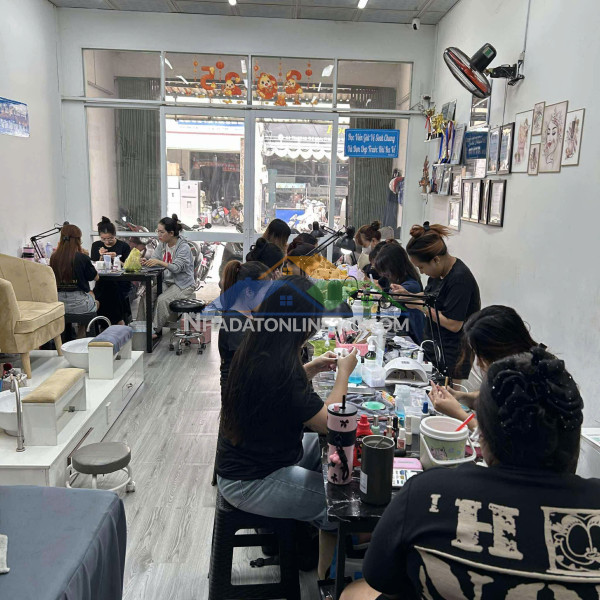 Sắp tới mình mở tiệm to hơn nên cần nhượng tiệm nail...