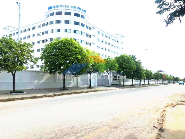 Hot !!! sở hữu ngay căn nhà phân lô đẹp  - lô góc - kinh doanh sầm uất